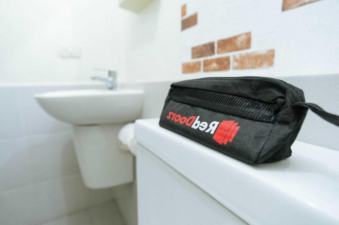 Reddoorz @ Jalan Brigjend Katamso Medan 2 Exterior foto